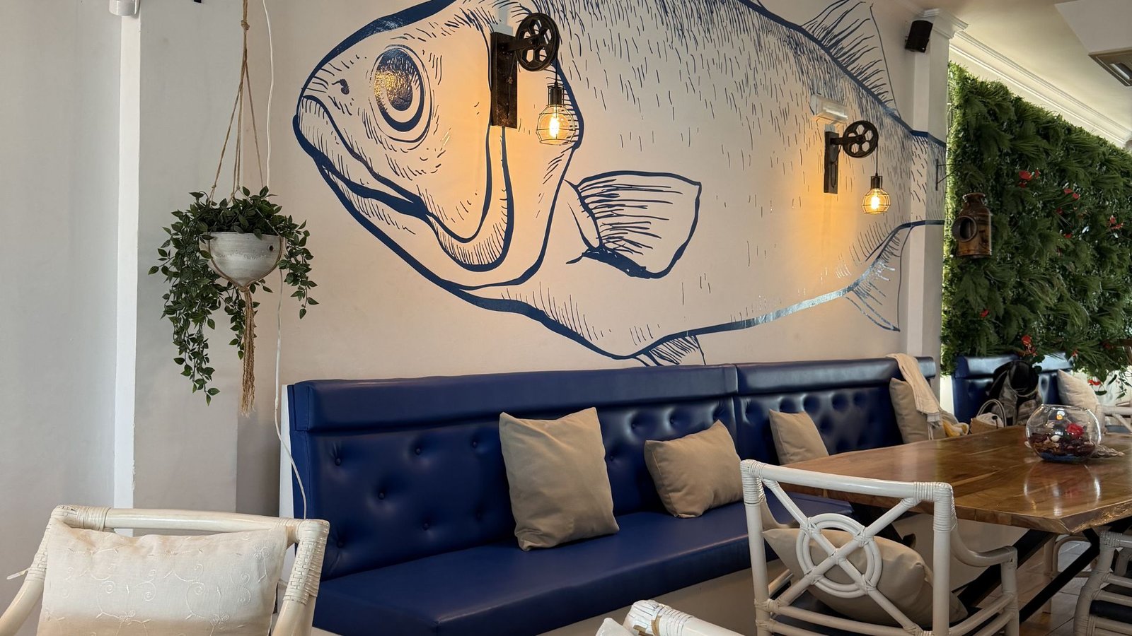 Interior y ambiente de Mar y Brasa